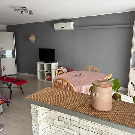 T3 Centre A 8 Min A Pied Avec Place Parking Apartment *